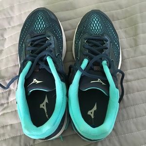 Running Shoe 👣 mizuno